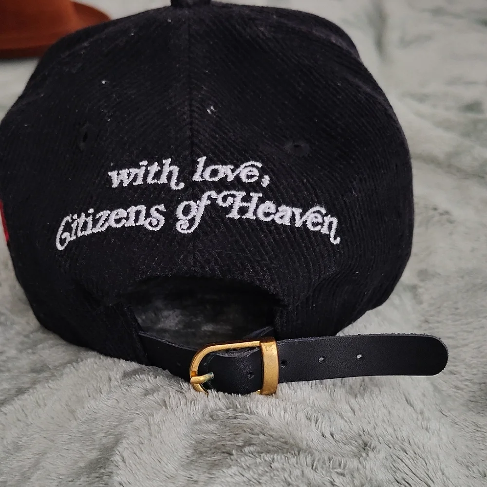 Black and Red Embroidered Globe Cap - Picture 3 of 4